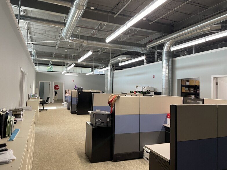 More Photos Of 7370 N Lincoln Ave, Lincolnwood Office For Sale