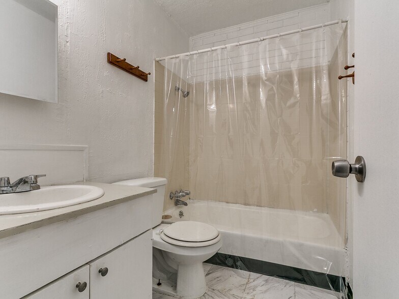 More Photos Of 1731 NW 32nd St, Oklahoma City Apartments For Sale