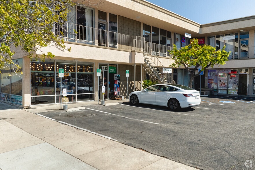 More Photos Of 930 W Washington St, San Diego Storefront Retail Office For Sale