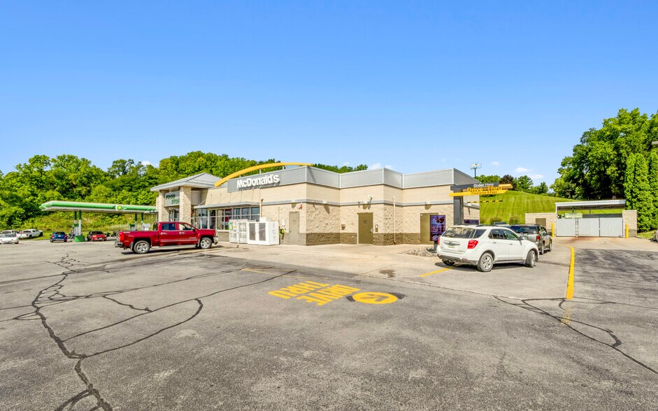 More Photos Of 1230 Chicago Ave, Savanna Service Station For Sale