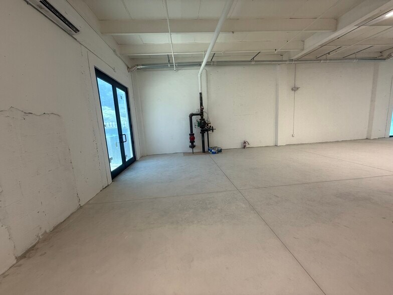 More Photos Of 591 NW 29th St, Miami Warehouse For Lease