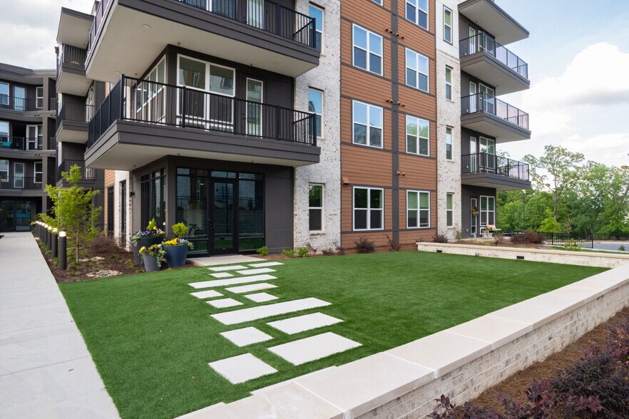 More Photos Of 930 W Mallard Creek Church Rd, Charlotte Apartments For Lease