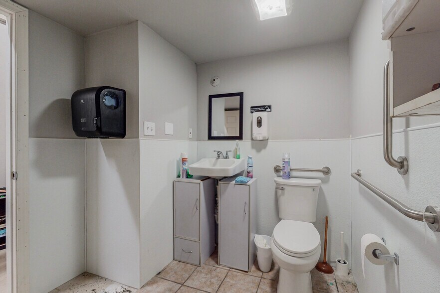 More Photos Of 804 S Main St, Belen Storefront For Sale