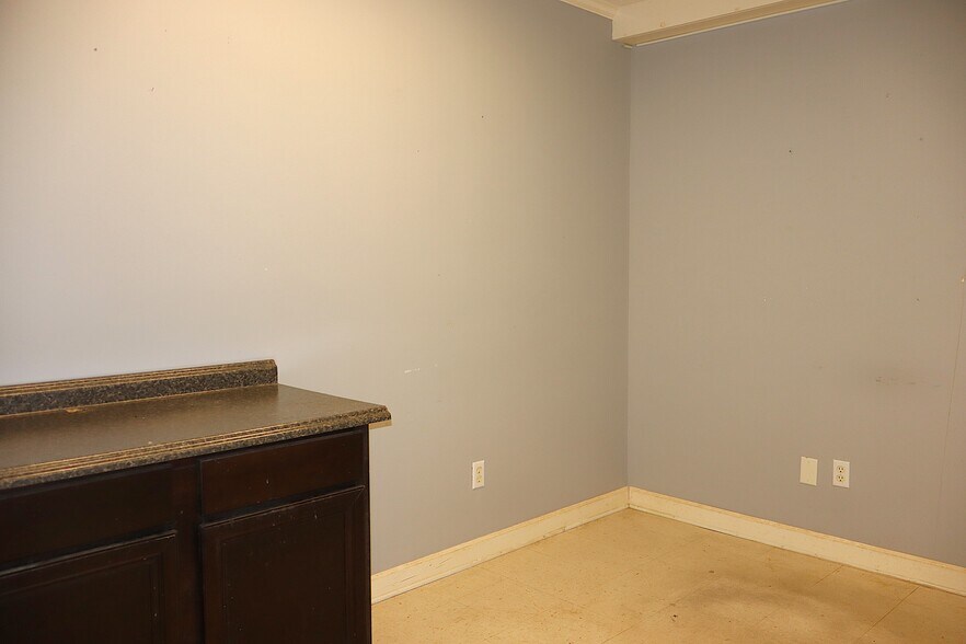 More Photos Of 501 Plaza Dr, Enterprise Storefront Retail Office For Sale