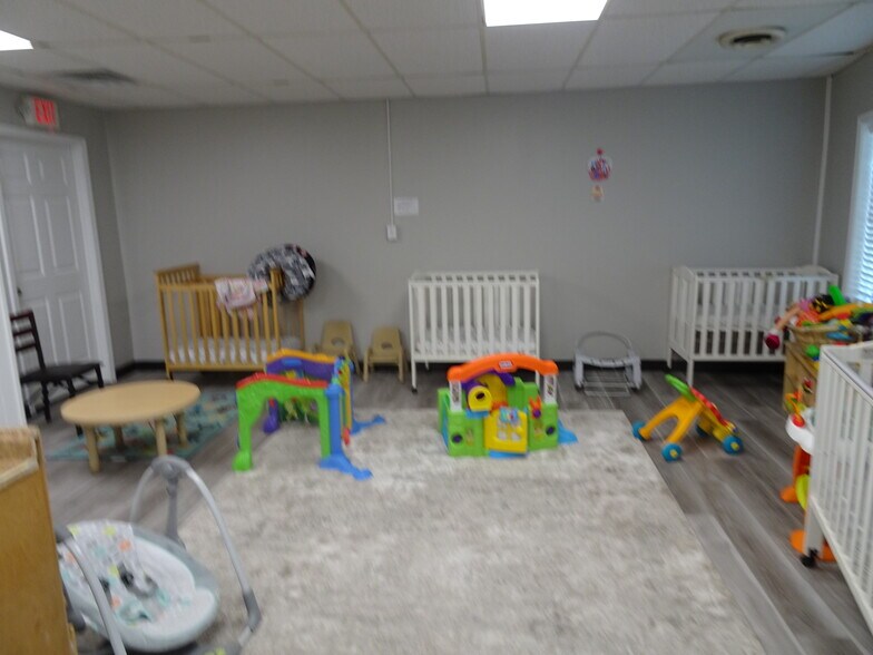 More Photos Of 4223 Cane Run Rd, Louisville Daycare Center For Sale
