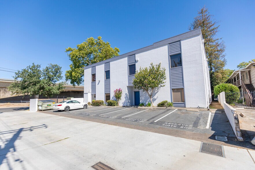 More Photos Of 3000 T St, Sacramento Office For Lease