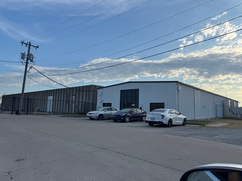 More Photos Of 5309 E Pine St, Tulsa Warehouse For Lease