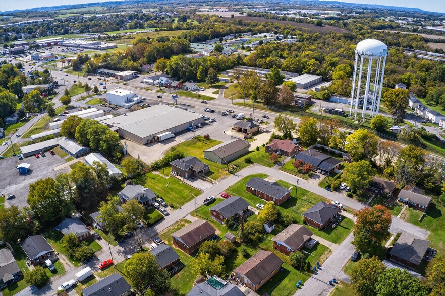 More Photos Of 784 S 4th St, Danville Showroom For Sale