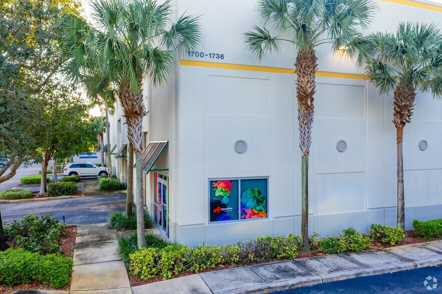 More Photos Of 1700-1778 N Commerce Pky, Weston Warehouse For Lease