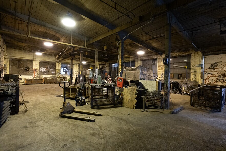More Photos Of 1315 W 18th St, Anderson Warehouse For Lease