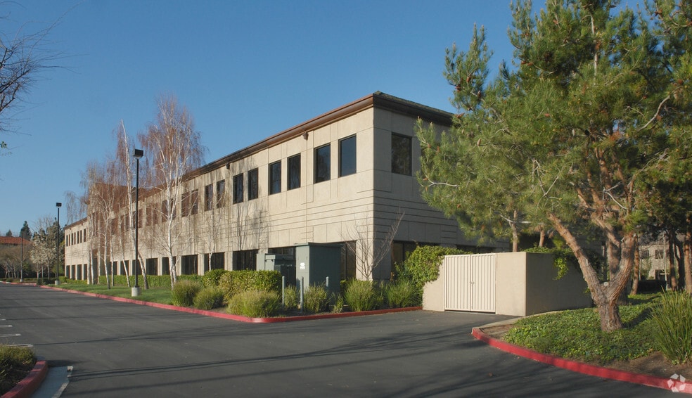 More Photos Of 379 N Whisman Rd, Mountain View Office For Lease