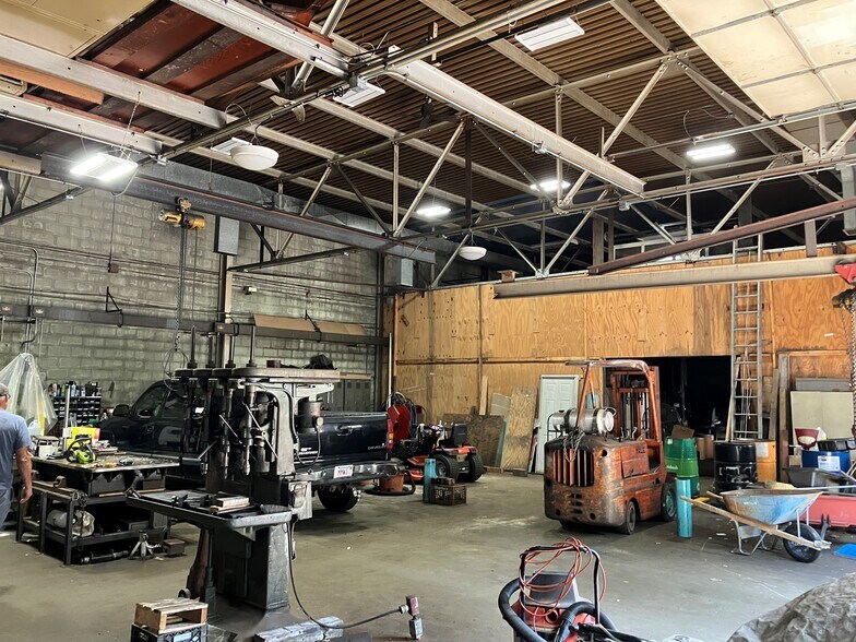 More Photos Of 435 Wrentham Rd, Bellingham Manufacturing For Lease