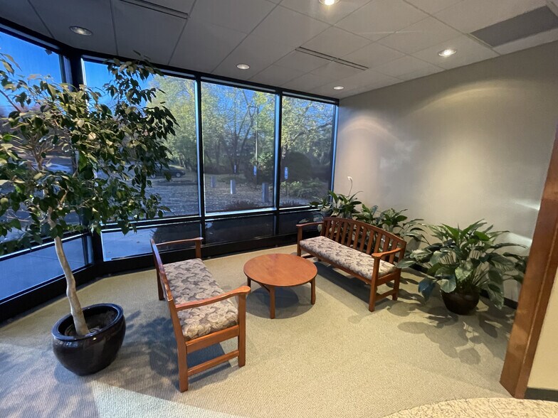 More Photos Of 300 Winding Brook Dr, Glastonbury Medical For Lease