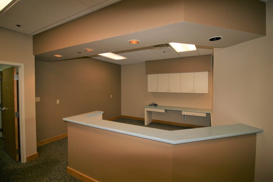 More Photos Of 470 Bennett Dr, Warren Medical For Lease