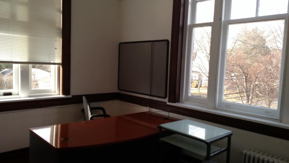 More Photos Of 2 E Broad St, Hopewell Office For Lease