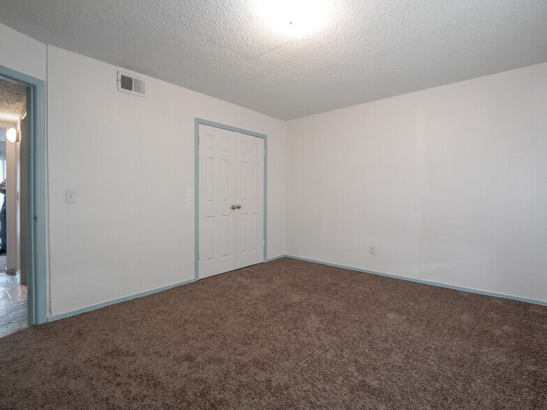 More Photos Of 5924 NW 10th St, Oklahoma City Apartments For Sale