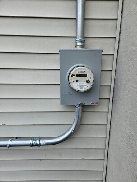 More Photos Of N91W16356 Pershing Ave, Menomonee Falls Flex For Lease