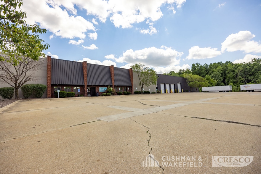 More Photos Of 720 E Highland Rd, Macedonia Warehouse For Lease