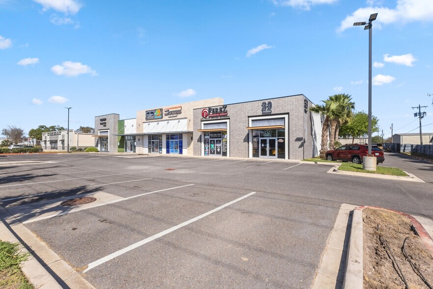 More Photos Of 2104 S McColl Rd, Edinburg Storefront For Sale