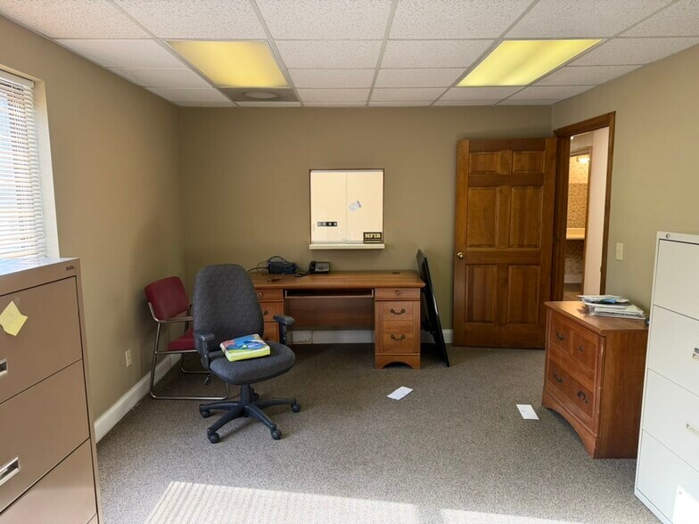 More Photos Of 1950 Collins Blvd, Austell Service For Lease