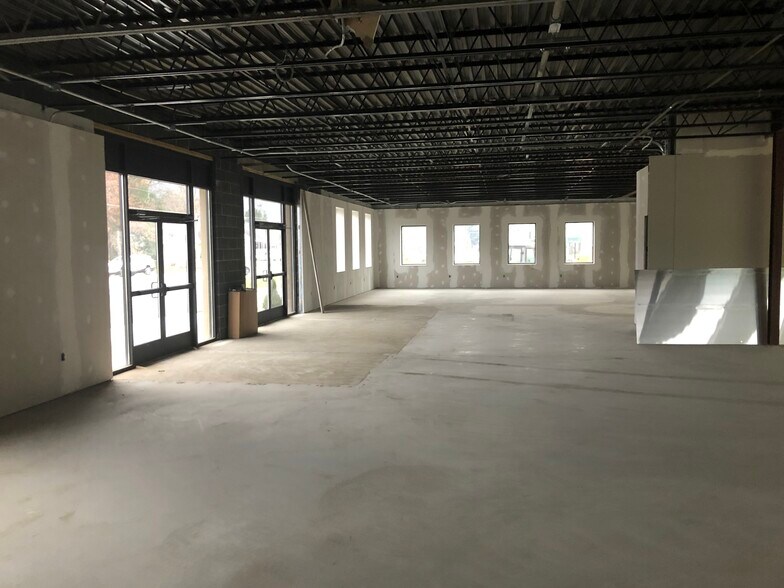 More Photos Of 6601 MacCorkle Ave SE, Charleston Flex For Lease