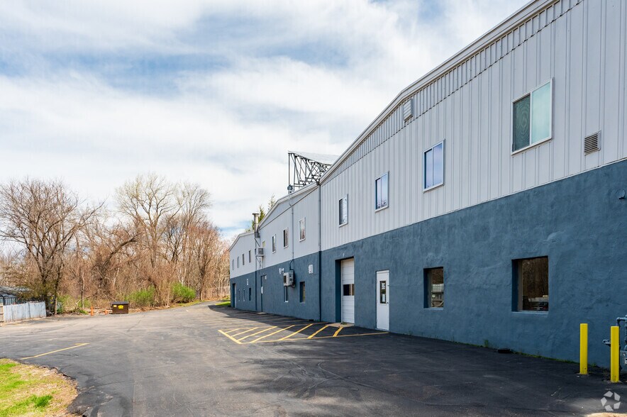 More Photos Of 159 Chestnut St, Ashland Light Distribution For Lease