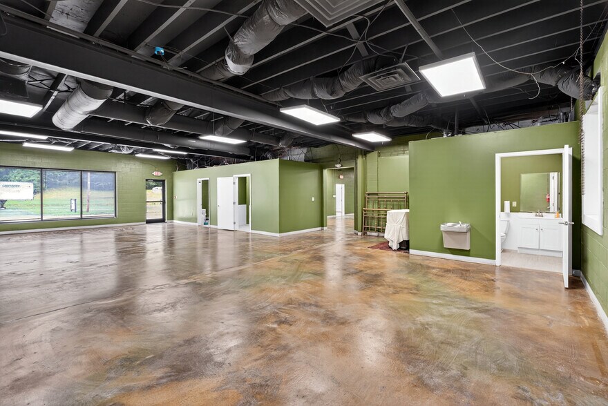 More Photos Of 1141 S Trade St, Tryon General Retail For Lease