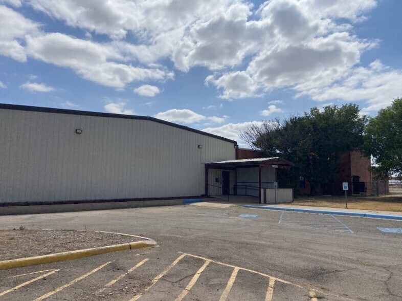 Primary Photo Of 1 W Earl Cummings Loop, Roswell Unknown For Sale