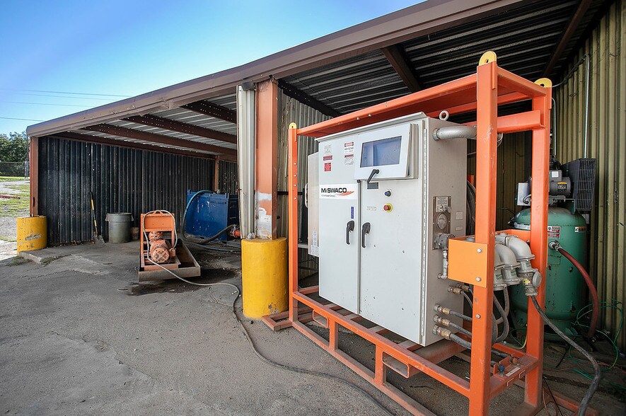 More Photos Of 6031 Fm 2767, Tyler Warehouse For Lease