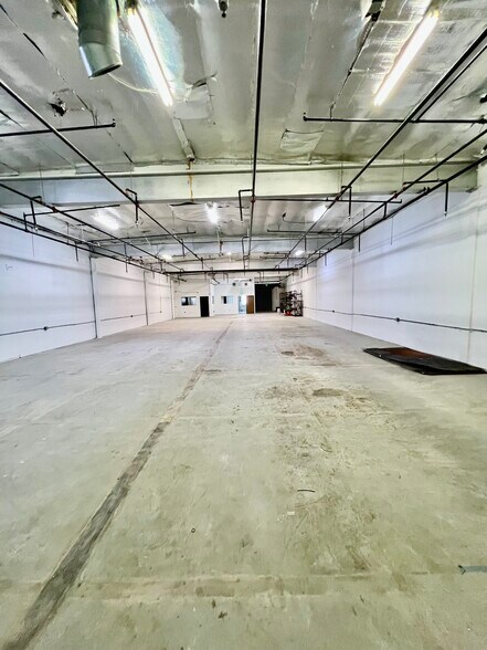 More Photos Of 3236 Union Pacific Ave, Los Angeles Warehouse For Lease