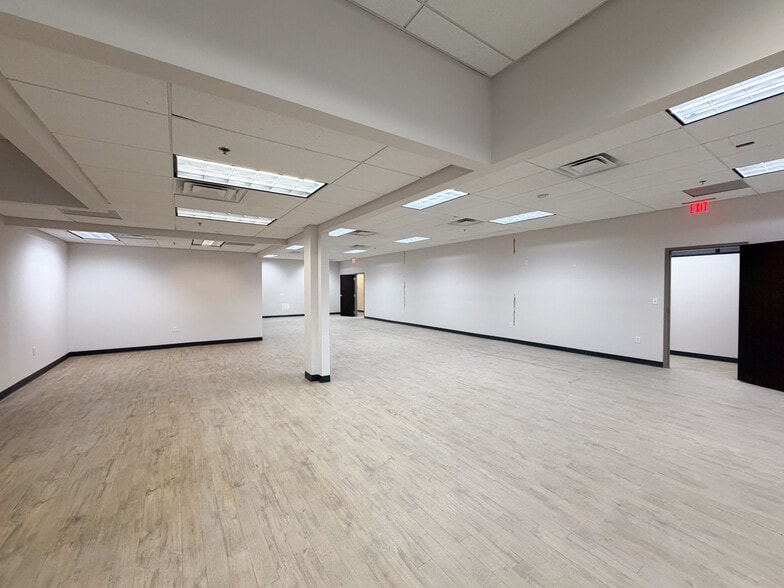 More Photos Of 10 County Line Dr, Cromwell Warehouse For Sale