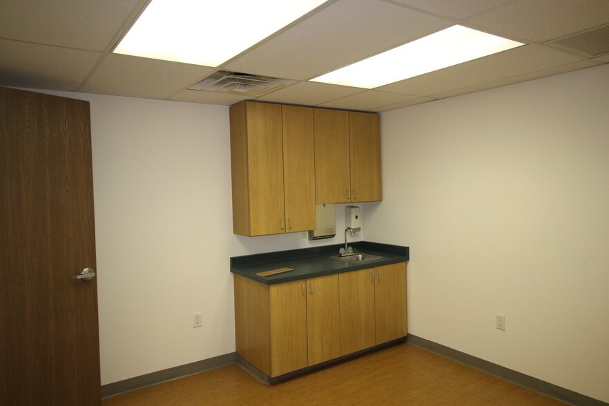 More Photos Of 66 N Pecos Rd, Henderson Medical For Lease
