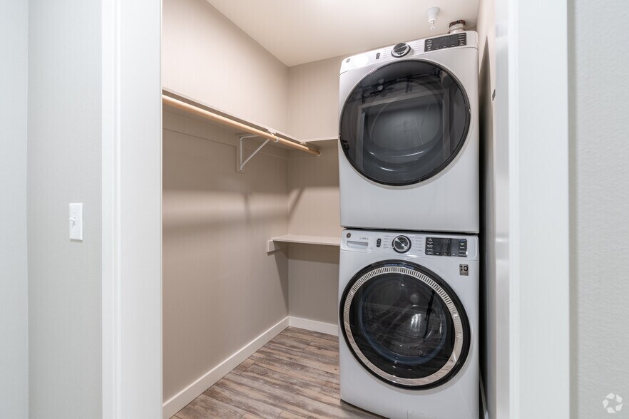 More Photos Of 2320 NW Lakeside Pl, Bend Multifamily For Sale