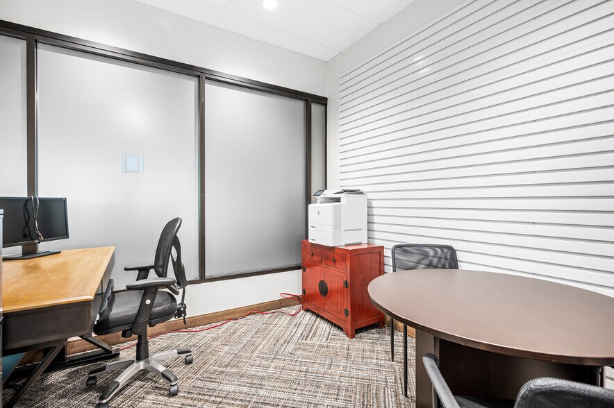 More Photos Of 137 Benchmark Rd, Avon Apartments For Sale