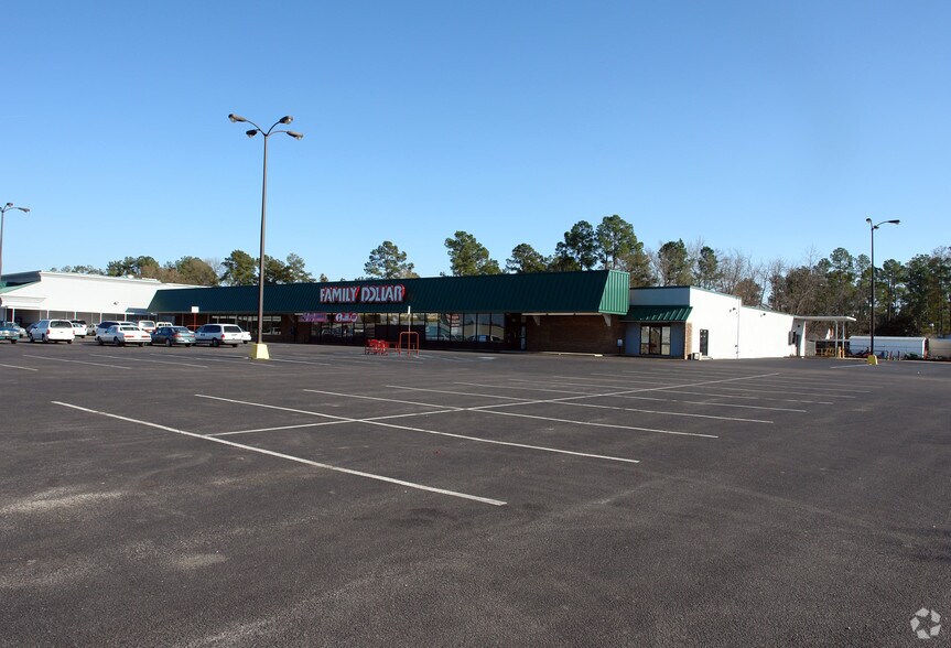 More Photos Of 206 E McIntyre St, Mullins Unknown For Lease