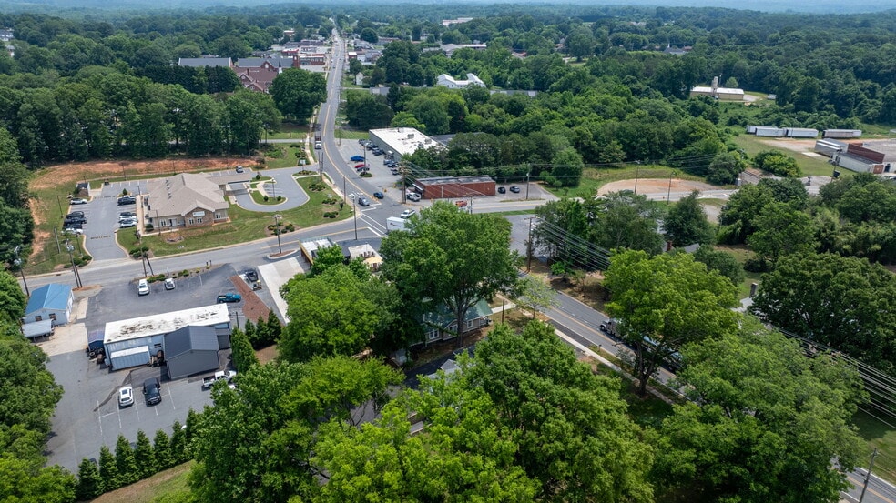 More Photos Of 3084 W Main St, Claremont Office For Sale