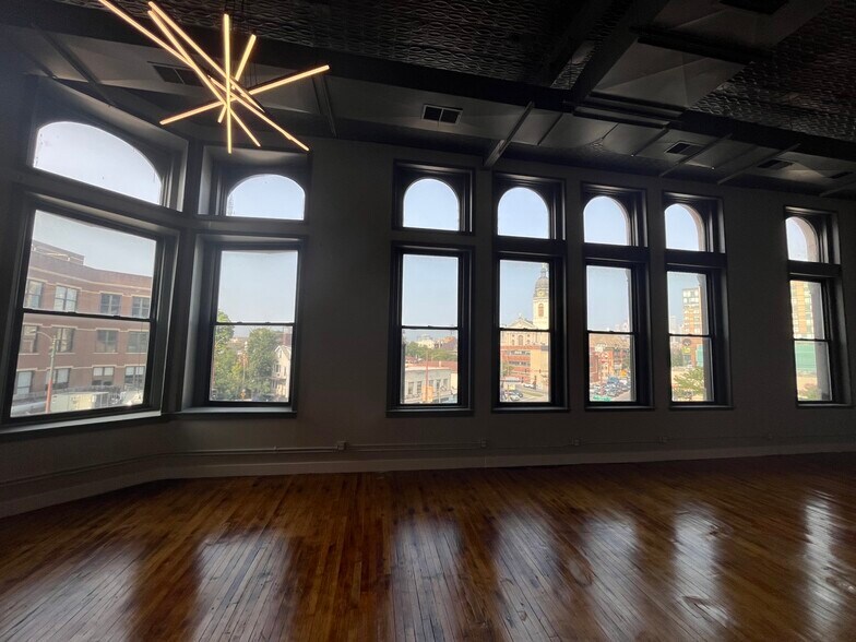 More Photos Of 1105 W Chicago Ave, Chicago Loft Creative Space For Lease