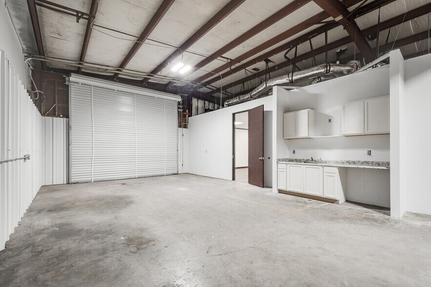 More Photos Of 3510 Bolin Rd, Houston Warehouse For Lease