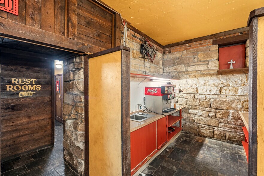 More Photos Of 8 S Grand Ave, Montrose Storefront Retail Residential For Lease