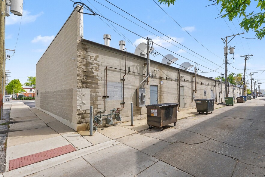 More Photos Of 5633-5647 W Roosevelt Rd, Cicero Freestanding For Sale