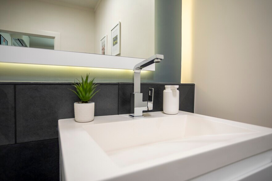 More Photos Of 1217 S Railroad Ave, San Mateo Showroom For Sale
