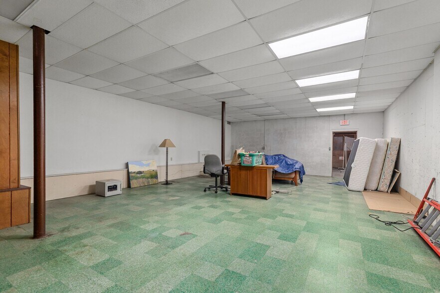 More Photos Of 754 N Main St, Oshkosh General Retail For Sale