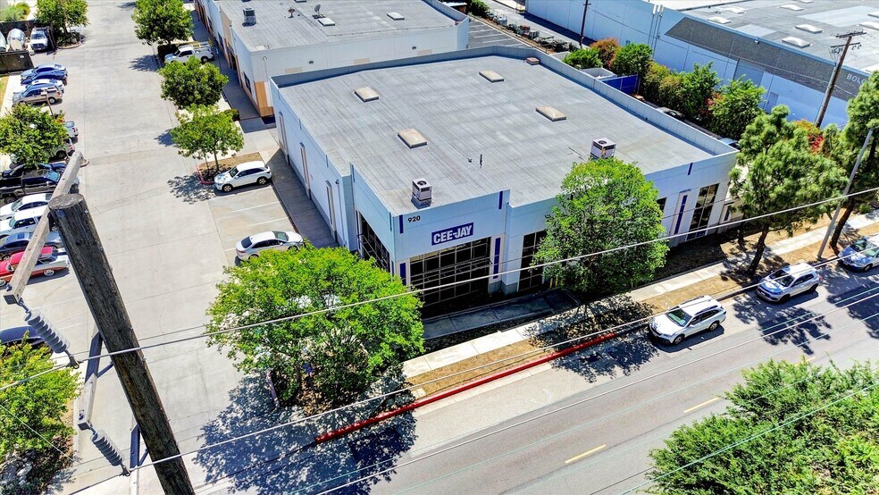 More Photos Of 920 W 10th St, Azusa Warehouse For Sale