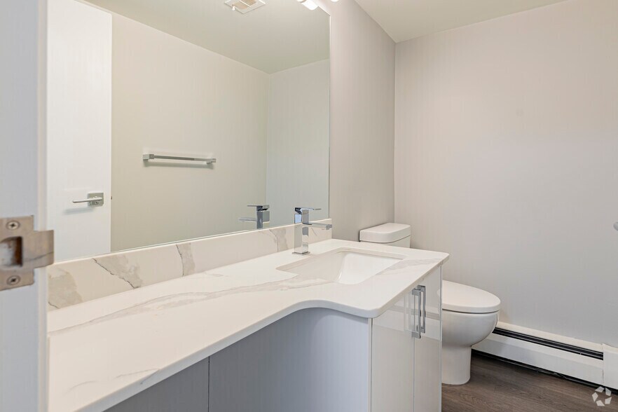 More Photos Of 2105 90 Av SW, Calgary Apartments For Lease