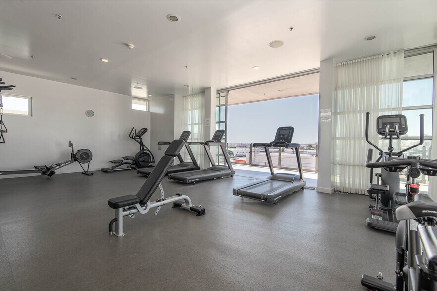 More Photos Of 500-530 S Hewitt St, Los Angeles Apartments For Lease