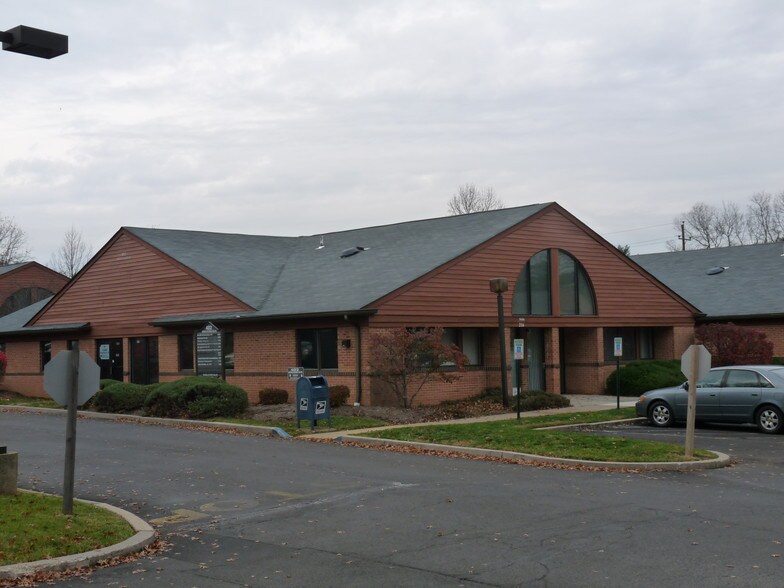 More Photos Of 402 Middletown Blvd, Langhorne Medical For Lease