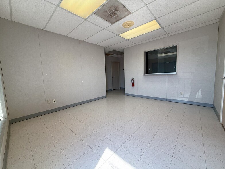 More Photos Of 4521 S Staples St, Corpus Christi Office For Sale