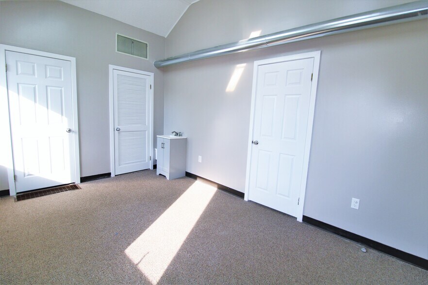 More Photos Of 538 Street Rd, Southampton Office For Lease