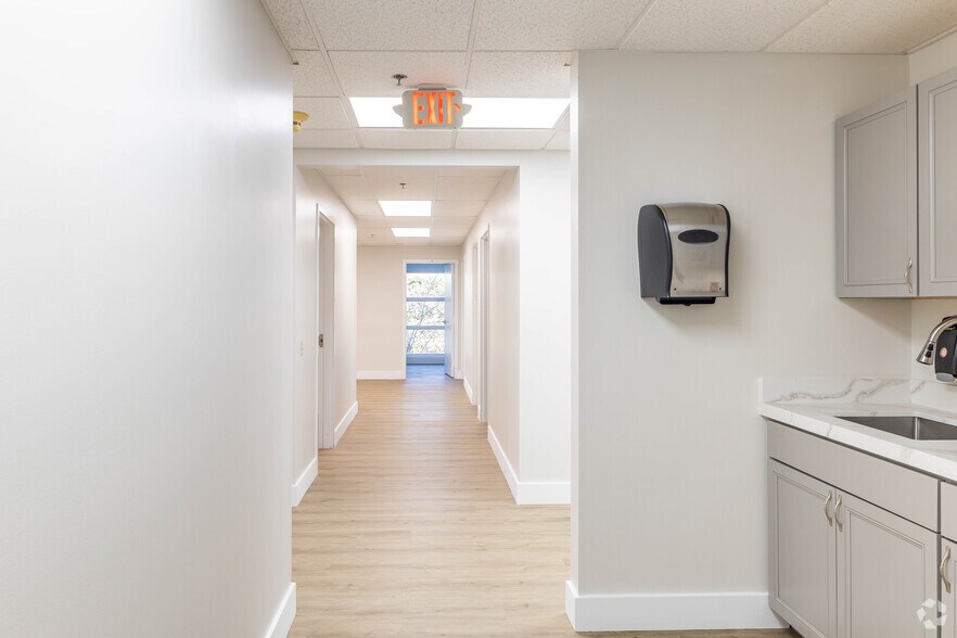 More Photos Of 2600 Quantum Blvd, Boynton Beach Office For Lease