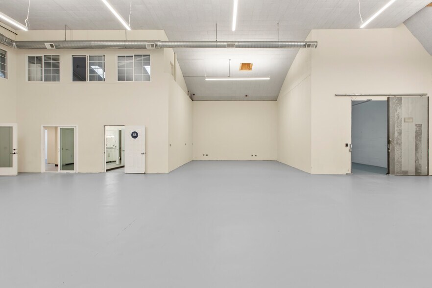 More Photos Of 560 4th St, San Francisco Showroom For Lease